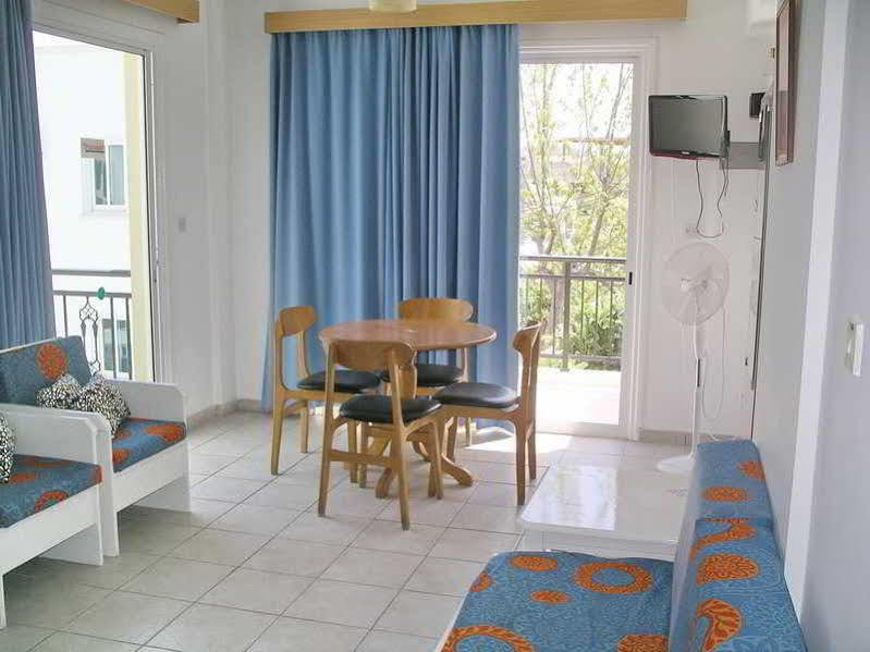 Renos Hotel Apts Polis Esterno foto