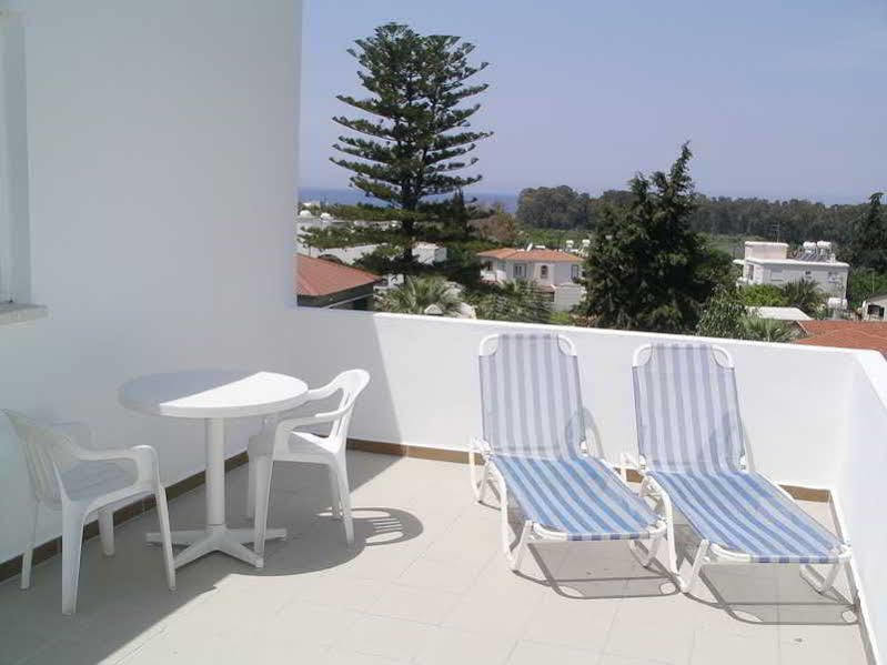 Renos Hotel Apts Polis Esterno foto